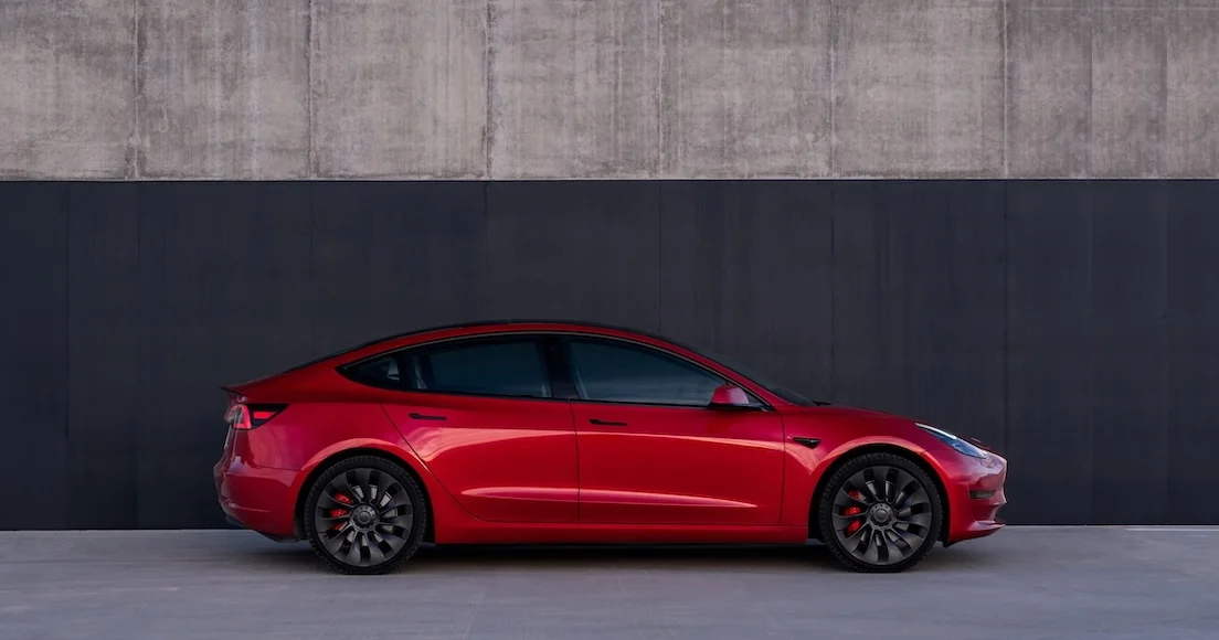 red model 3 performance